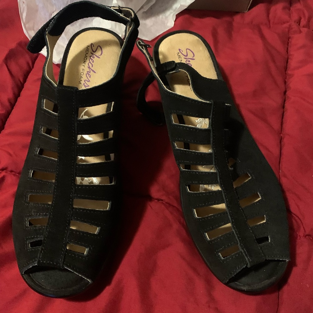 Sketchers Trapezoid in black sandals size 11